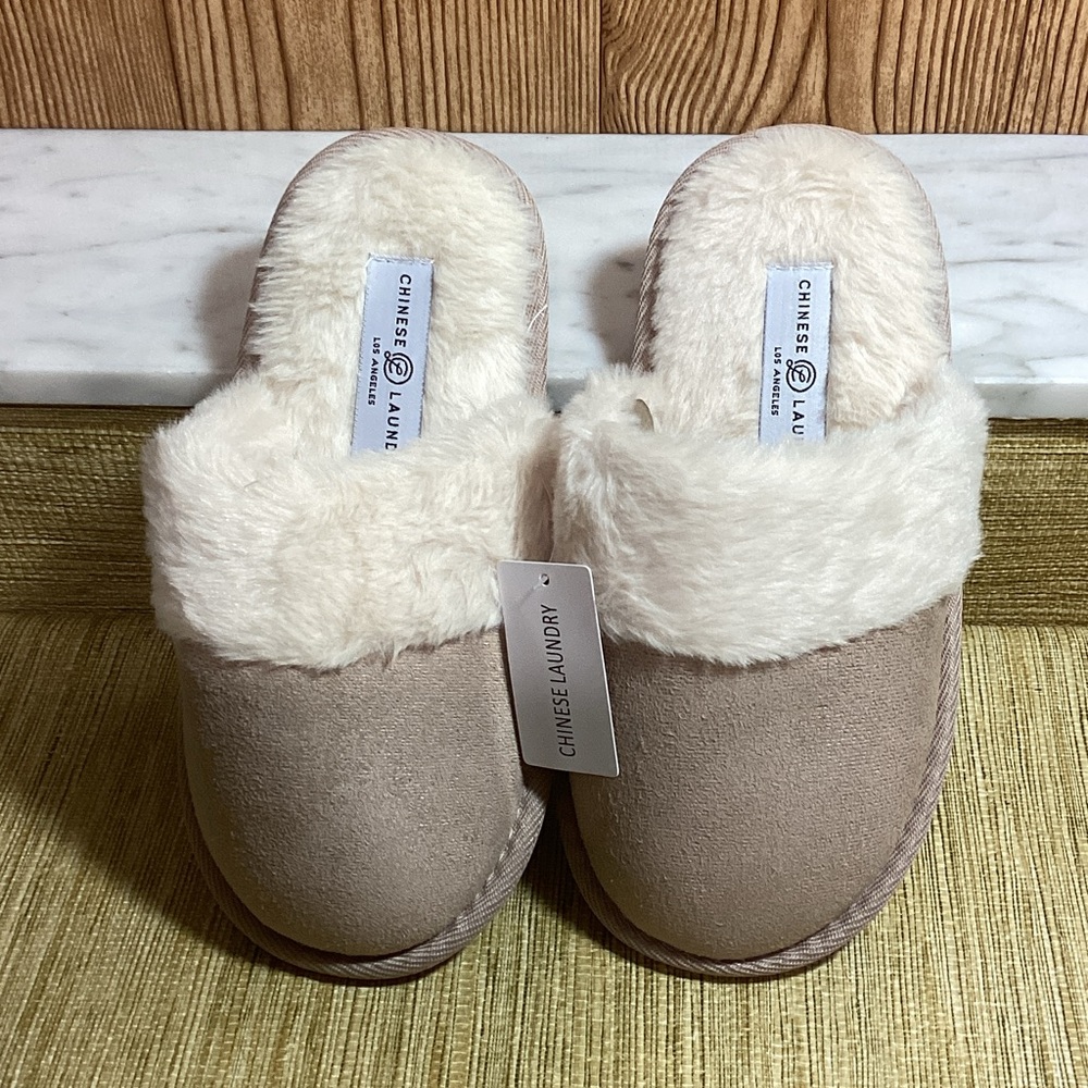 New Chinese Laundry Cozy Cream and Tan Slippers XS/S